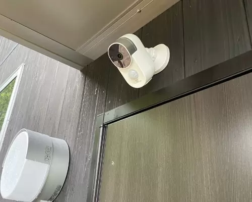 入口に防犯カメラを設置しておりますのでご理解ください