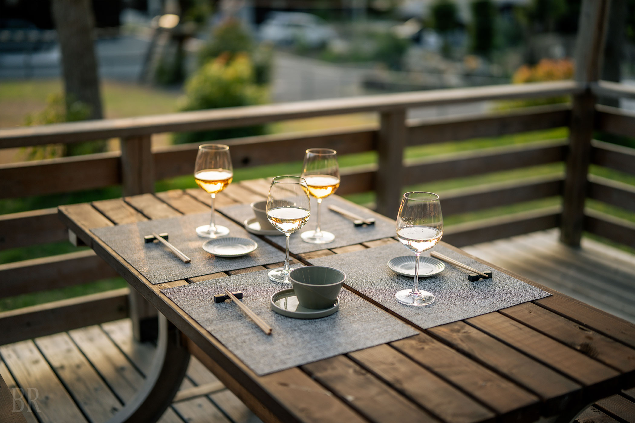 プライベートな空間を愛犬と家族で楽しむ 食事風景